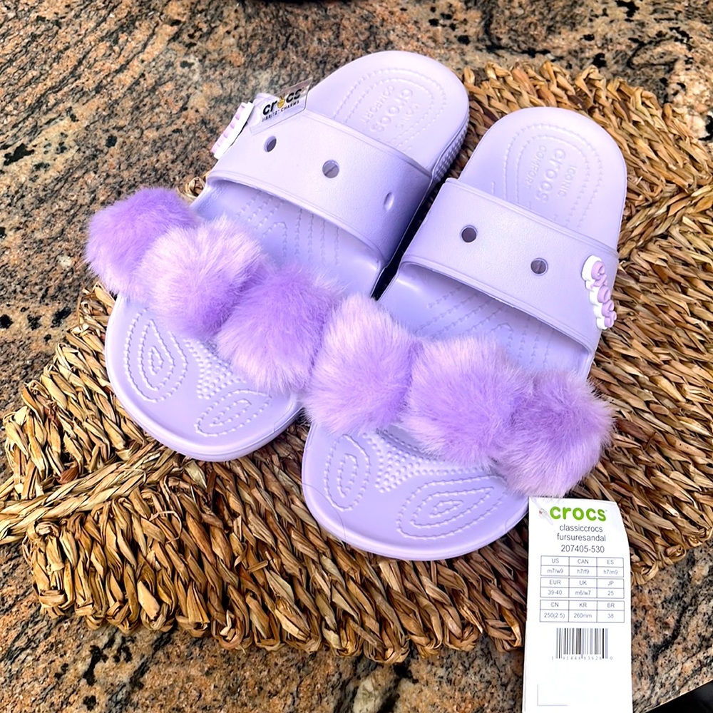 Woman’s crocs sandals with fur